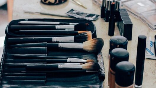 Powder brows en nanostrokes: het verschil en wat het vraagt Powder brows en nanostrokes: het verschil en wat het vraagt